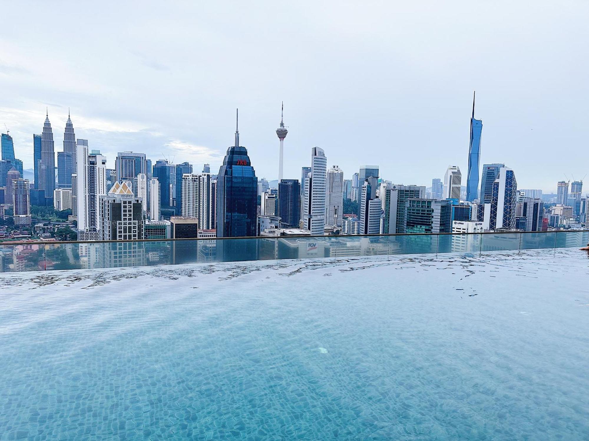Modern Bauhaus Studio At Regalia Klcc Infinity Pool Kuala Lumpur Buitenkant foto
